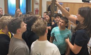 Děti na ředitelství ČIŽP 2023 - ochrana lesa