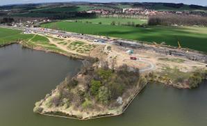 Duben 2025 - dokončení štětové stěny